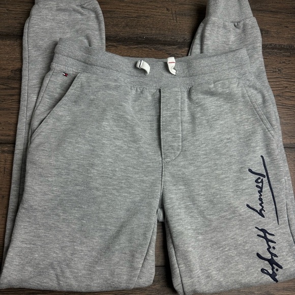 Tommy Hilfiger Heather Gray Sweatshirt - Picture 1 of 4